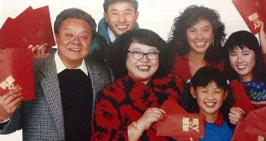 賀歲片《富貴逼人》驃叔嬸病逝「三女兒近況」曝光 招弟「小童星變學霸」樂享低調人生