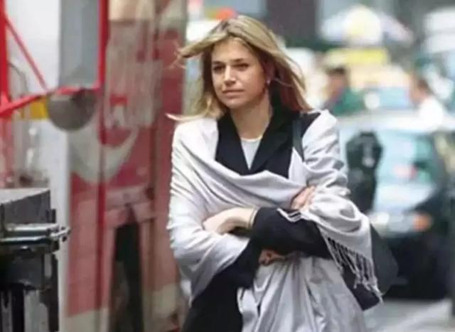 王子為娶平民女孩願放棄王位!夫妻節儉樸實「從全國反對到萬人擁戴」 結婚18年生3公主依舊甜蜜