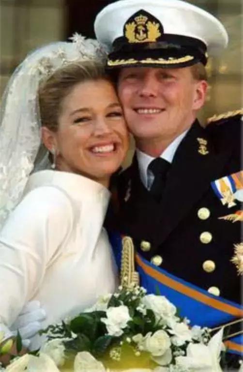 王子為娶平民女孩願放棄王位!夫妻節儉樸實「從全國反對到萬人擁戴」 結婚18年生3公主依舊甜蜜