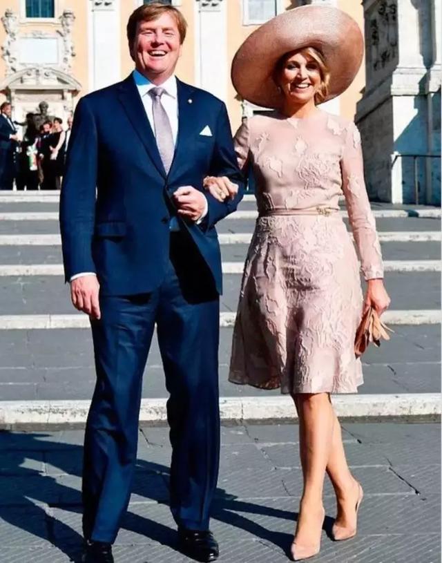 王子為娶平民女孩願放棄王位!夫妻節儉樸實「從全國反對到萬人擁戴」 結婚18年生3公主依舊甜蜜