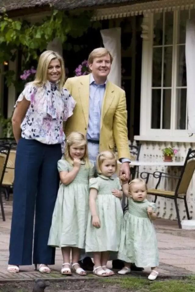 為娶平民女孩,他甘願放棄王位,結婚18年生3公主,仍把她寵上天