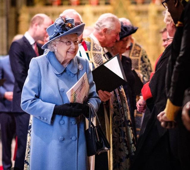 英王室大團聚!凱特梅根「一紅一綠」比女王醒目,未來王后「穿2年前舊衣」仍略勝一籌