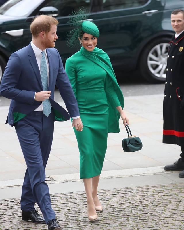 英王室大團聚!凱特梅根「一紅一綠」比女王醒目,未來王后「穿2年前舊衣」仍略勝一籌