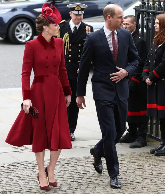 英王室大團聚!凱特梅根「一紅一綠」比女王醒目,未來王后「穿2年前舊衣」仍略勝一籌