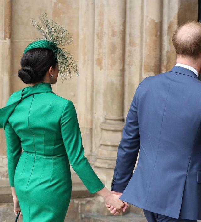 英王室大團聚!凱特梅根「一紅一綠」比女王醒目,未來王后「穿2年前舊衣」仍略勝一籌