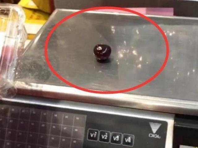 4歲女兒想吃櫻桃！媽媽「只買1顆」被售貨員嘲諷　  寶媽一番回懟「卻讓路人心生敬佩」紛紛竪起大拇指