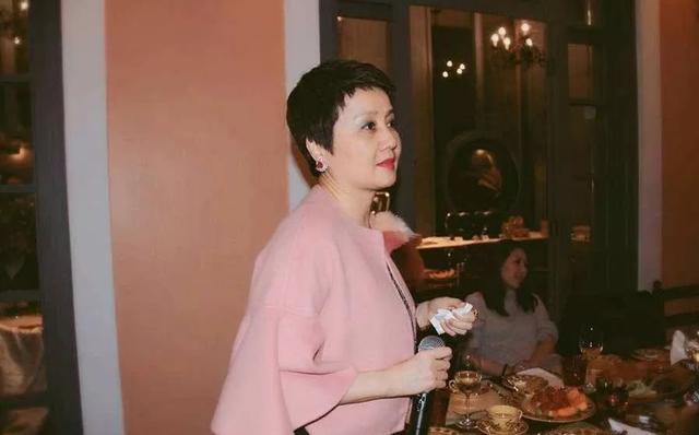 何鴻燊傳奇四太！父早走「13歲考舞團打4份工」26歲嫁65歲富豪　婚後不靠夫「憑實力狂賺」60歲身家百億