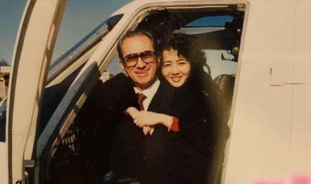 何鴻燊傳奇四太！父早走「13歲考舞團打4份工」26歲嫁65歲富豪　婚後不靠夫「憑實力狂賺」60歲身家百億