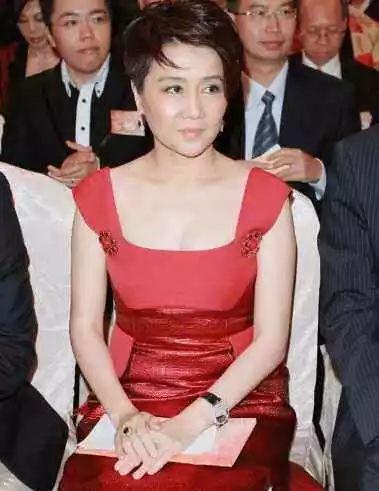 何鴻燊傳奇四太！父早走「13歲考舞團打4份工」26歲嫁65歲富豪　婚後不靠夫「憑實力狂賺」60歲身家百億