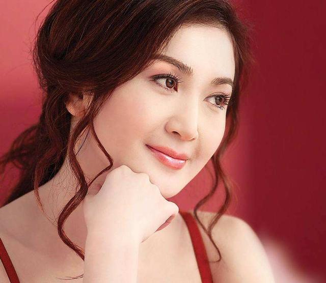 歲月不敗美人！溫碧霞十九年後「穿古裝露香肩」再扮蘇妲己，魅力不減當年