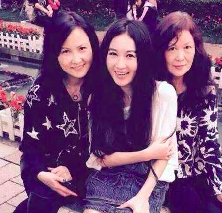 歲月不敗美人！溫碧霞十九年後「穿古裝露香肩」再扮蘇妲己，魅力不減當年