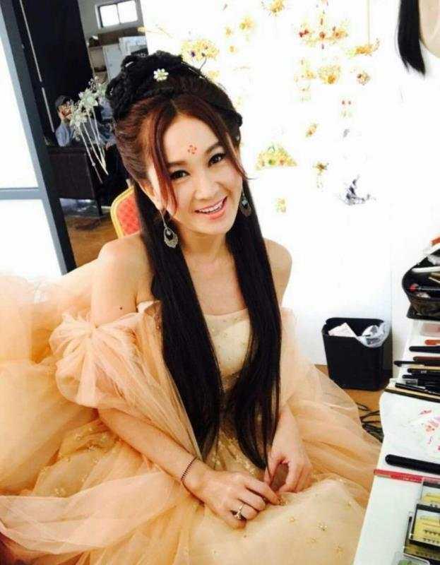 歲月不敗美人！溫碧霞十九年後「穿古裝露香肩」再扮蘇妲己，魅力不減當年