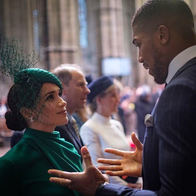 威廉向妻子「抱怨」握手禁令,凱特轉身就忘得一乾二淨,夫婦曬哈里梅根美照表善意