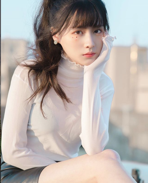 美到學長全戀愛！清新正妹「被封成大新垣結衣」 初戀系臉蛋美翻「往下完美曲線」被讚爆：逆天神腿