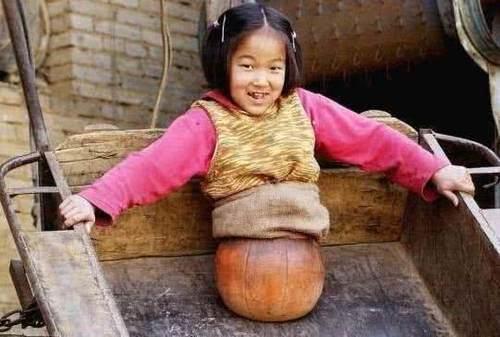 命運由我不由天！還記得20年前的「籃球女孩」嗎？如今裝上假肢後，美到讓人認不出