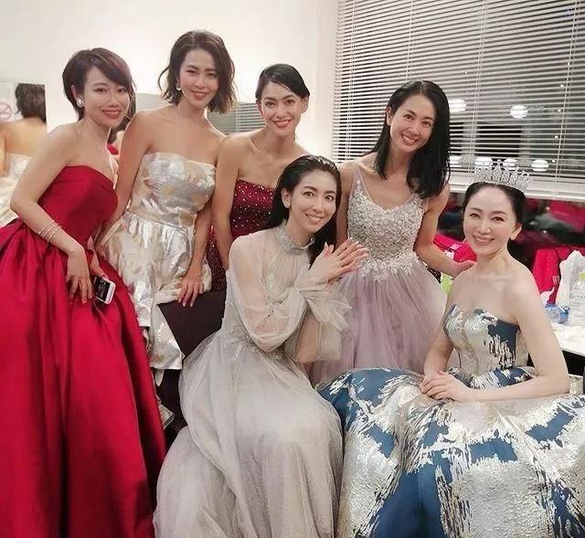 日本美魔女大賽！52歲凍齡素人斬獲冠軍　台風優雅自信「超火辣身材」更令網友驚嘆