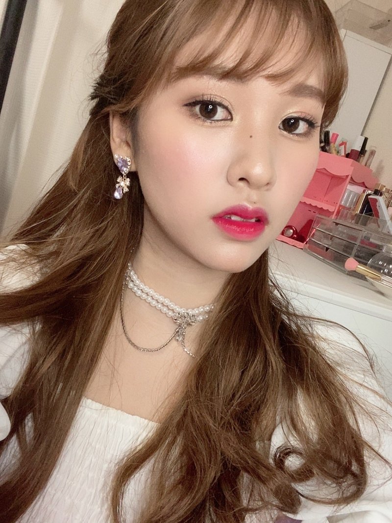 櫻花妹仿妝「TWICE超美成員」相似度百分百！連嘴型都神複製「下秒露出素顏」眾人看呆：根本易容術