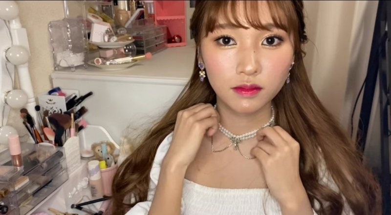 櫻花妹仿妝「TWICE超美成員」相似度百分百！連嘴型都神複製「下秒露出素顏」眾人看呆：根本易容術