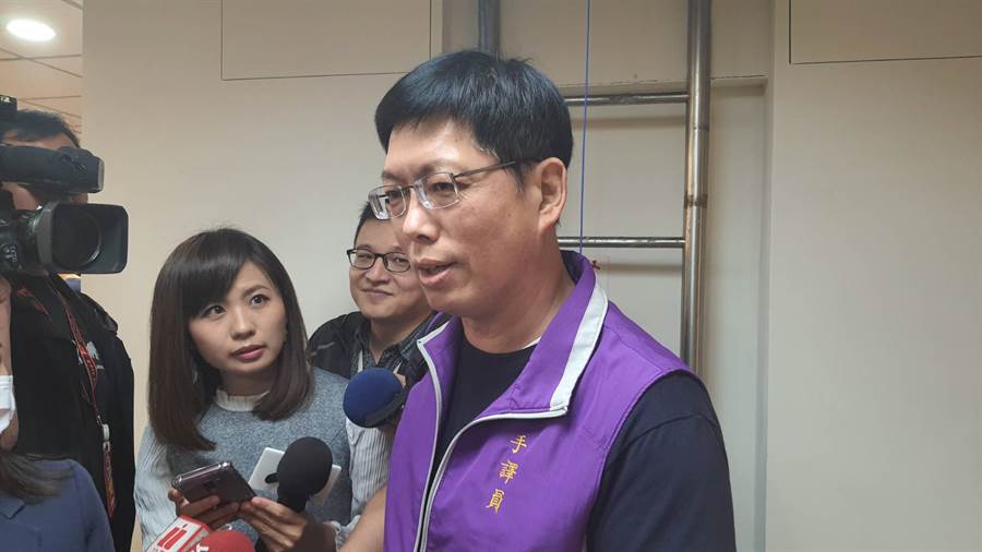 BBC記者用英文提問！神級手譯員「1秒比手語」被讚爆 起底超狂背景「一翻過去片段」連心經都難不倒