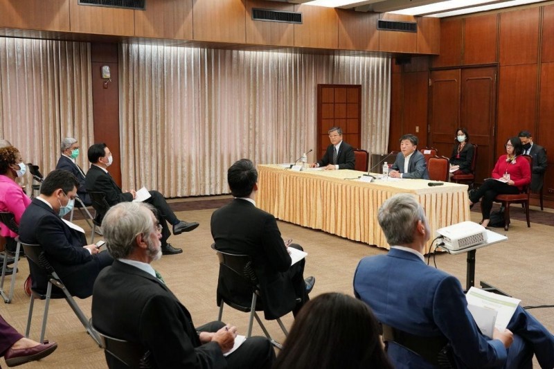 太羨慕台灣！陳時中赴外交部「各國使節都到齊」　求分享「我國防疫措施」：希望密切合作