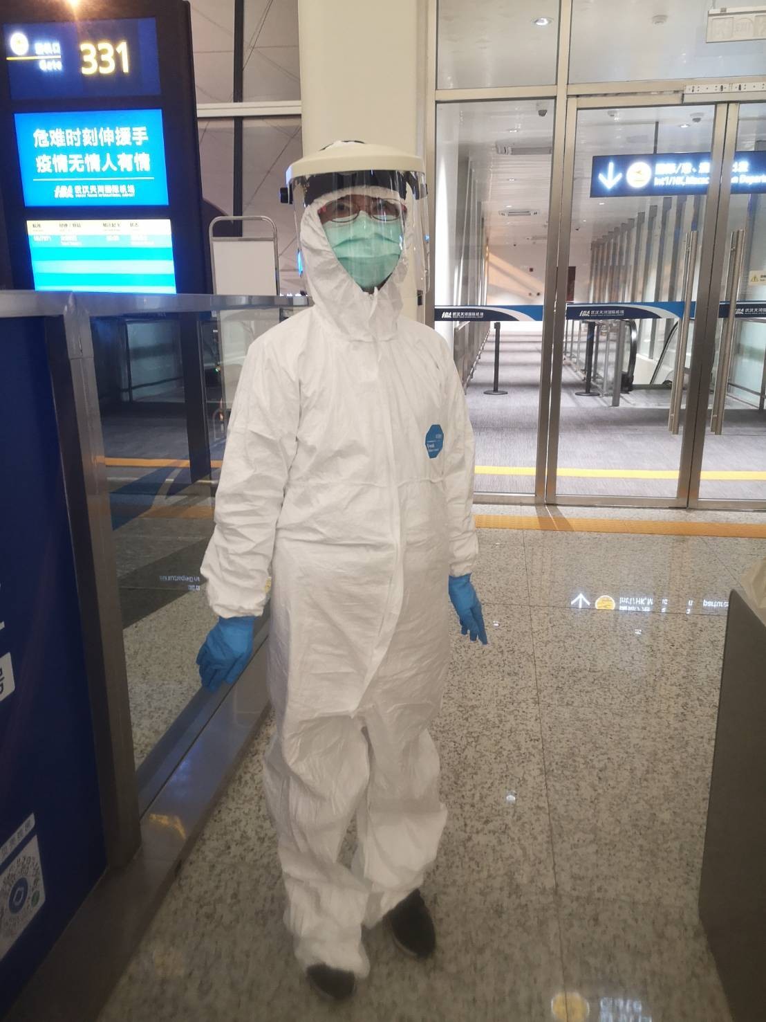 臉上佈滿口罩痕！護理師報名「接武漢台人返國」自願隔離14天　陳時中誇讚：光榮印記