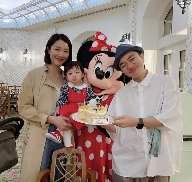 王祖藍曬愛妻童年照與「女兒對比」：我的基因輸了　「複製媽媽基因」白嫩臉蛋超萌