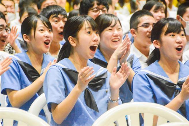 遇到好心人！回收嬤「點米腸餵孫」錢不夠　一旁大哥「找老闆講悄悄話」超暖結局神發展