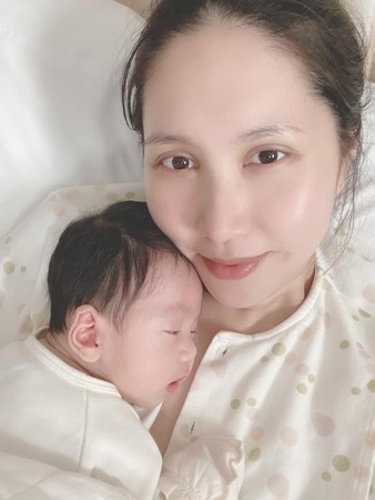 才剛開完肺部！余苑綺經9次化療「又發現淋巴腫瘤」　媽曝病況「見識到為母則強」：沒流過一滴淚