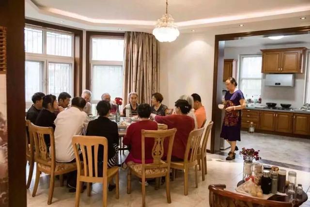 14位老人「合租別墅揪團養老」盼搭夥過日子　互相有照應「天天吃飯打牌唱歌」不再孤獨生活