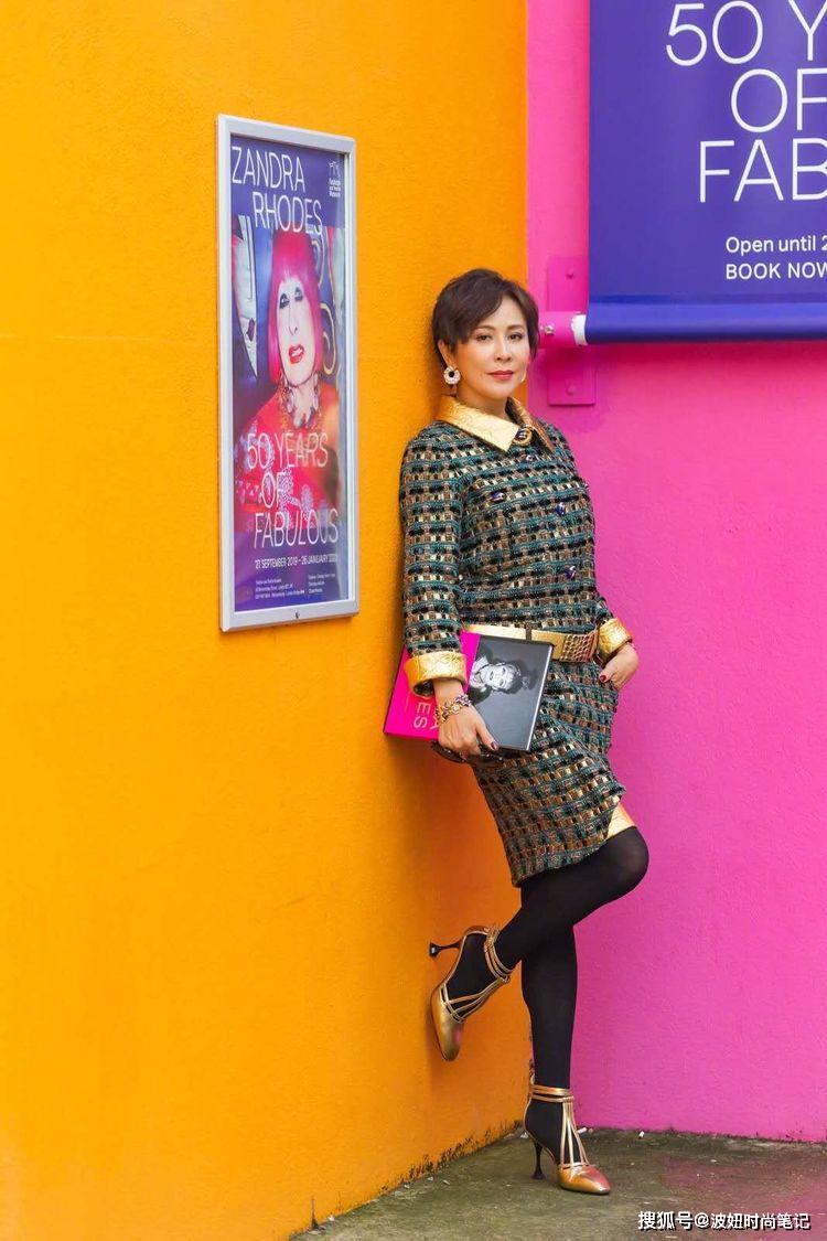 另類時尚咖!劉嘉玲「真空穿西裝+黑絲襪」展女王氣場,鏡頭下移亮點十足 網讃:真敢穿