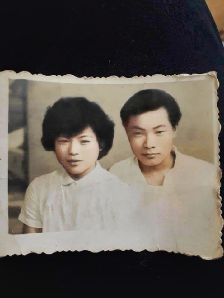 阿嬤上周離開!孫女翻出「阿嬤阿公舊照」求修復 神人熱心P圖「加碼獻上最美笑容」成果網泣:謝謝你幫忙