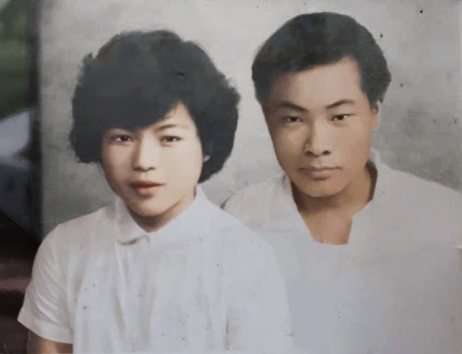 阿嬤上周離開!孫女翻出「阿嬤阿公舊照」求修復 神人熱心P圖「加碼獻上最美笑容」成果網泣:謝謝你幫忙