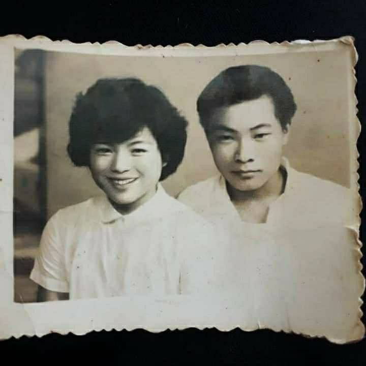 阿嬤上周離開!孫女翻出「阿嬤阿公舊照」求修復 神人熱心P圖「加碼獻上最美笑容」成果網泣:謝謝你幫忙