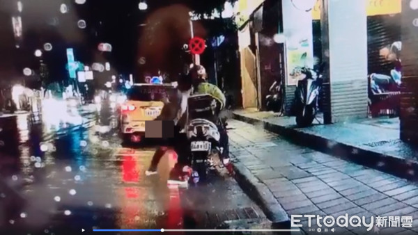 新店騎士無辜遇害！兇嫌媽哭喊「不敢相信是我兒」：整個人都變了　淚曝「想去靈堂上香」為孩子賠罪　
