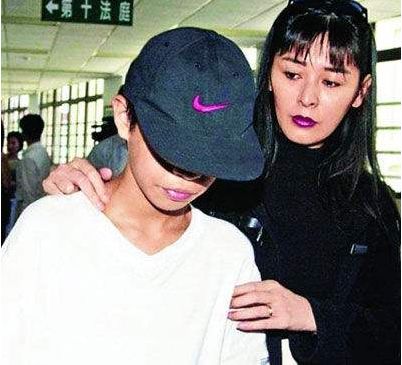 嫁大24歲歌壇天王！她放棄當歌手「一手打理尪事業」　結縭13年「美照被挖出」眾人全不可思議