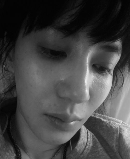 齊秦妻子近照曝光！「一頭捲髮」女人味十足，「兩人相差23歲」結婚十年仍恩愛如初 