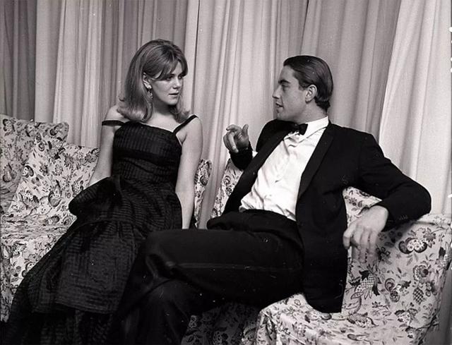 卡米拉「與前夫」婚紗照罕見曝光：高貴自信模樣更勝黛安娜，難怪讓查爾斯念念不忘