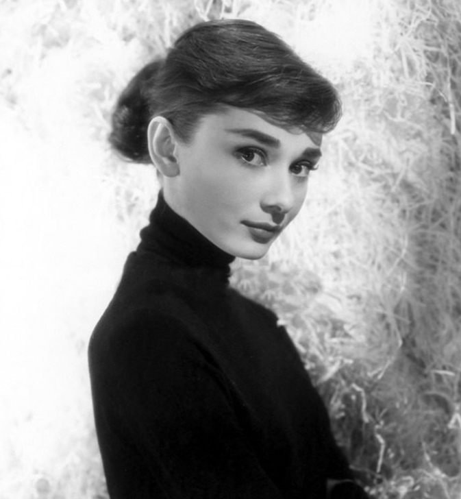 回到輝煌年代！藝術家把「好萊塢黃金年代明星」黑白照變彩色　奧黛麗赫本「對鏡頭露最迷人笑容」美翻