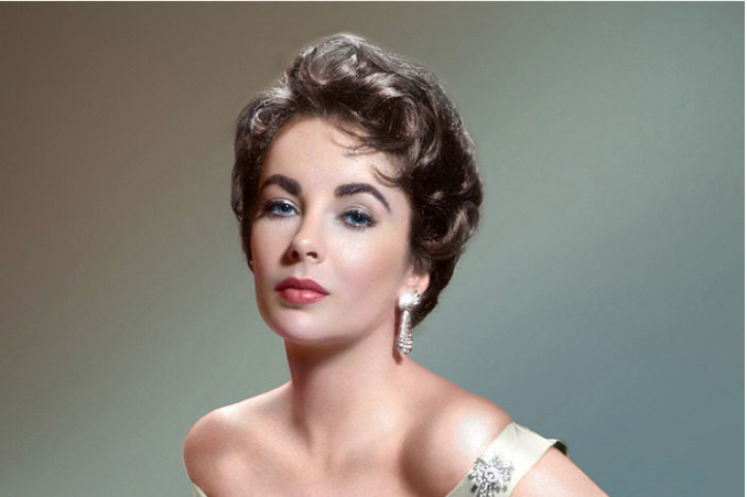 回到輝煌年代！藝術家把「好萊塢黃金年代明星」黑白照變彩色　奧黛麗赫本「對鏡頭露最迷人笑容」美翻