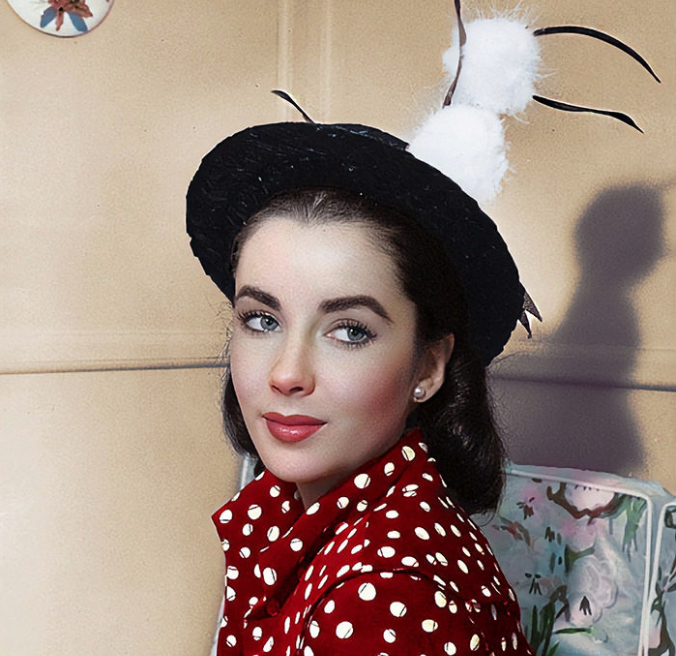 回到輝煌年代！藝術家把「好萊塢黃金年代明星」黑白照變彩色　奧黛麗赫本「對鏡頭露最迷人笑容」美翻