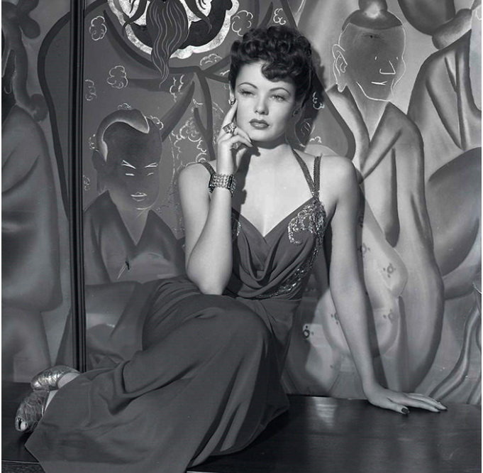 回到輝煌年代！藝術家把「好萊塢黃金年代明星」黑白照變彩色　奧黛麗赫本「對鏡頭露最迷人笑容」美翻