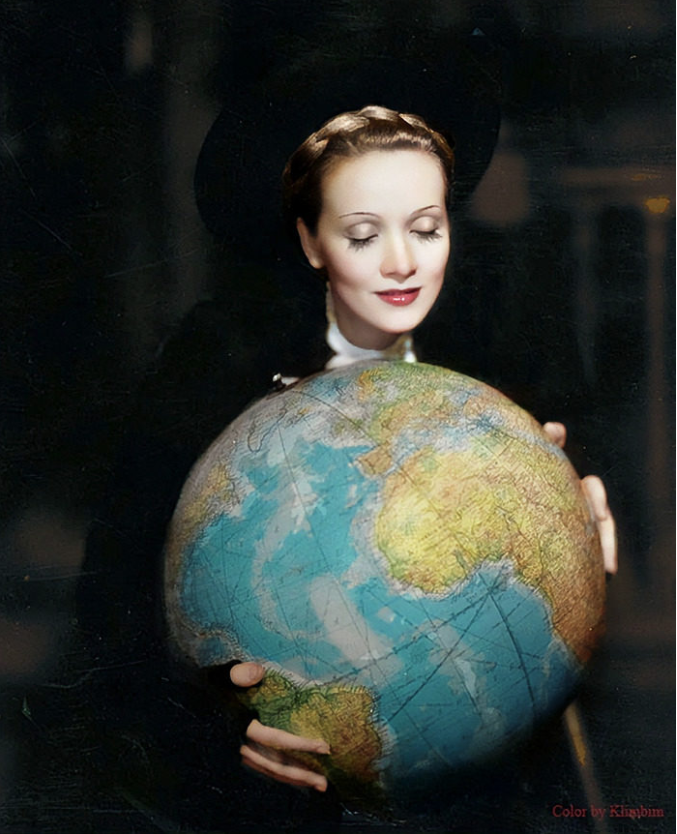 回到輝煌年代！藝術家把「好萊塢黃金年代明星」黑白照變彩色　奧黛麗赫本「對鏡頭露最迷人笑容」美翻