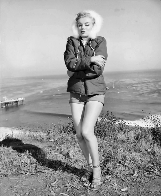 回到輝煌年代！藝術家把「好萊塢黃金年代明星」黑白照變彩色　奧黛麗赫本「對鏡頭露最迷人笑容」美翻