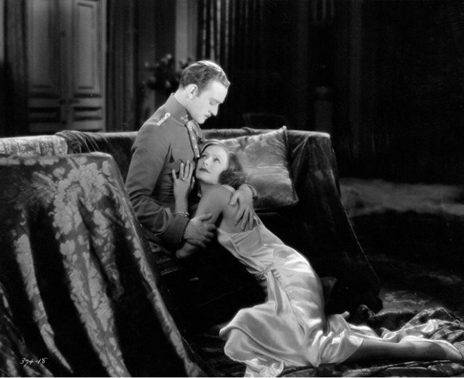 回到輝煌年代！藝術家把「好萊塢黃金年代明星」黑白照變彩色　奧黛麗赫本「對鏡頭露最迷人笑容」美翻