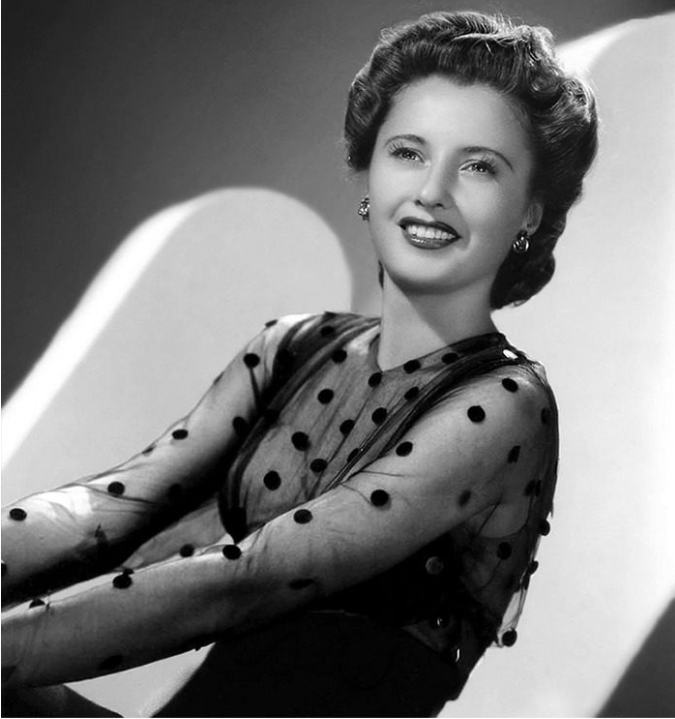 回到輝煌年代！藝術家把「好萊塢黃金年代明星」黑白照變彩色　奧黛麗赫本「對鏡頭露最迷人笑容」美翻