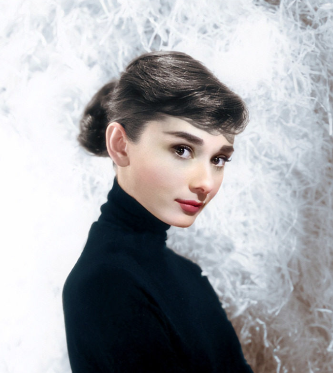 回到輝煌年代！藝術家把「好萊塢黃金年代明星」黑白照變彩色　奧黛麗赫本「對鏡頭露最迷人笑容」美翻