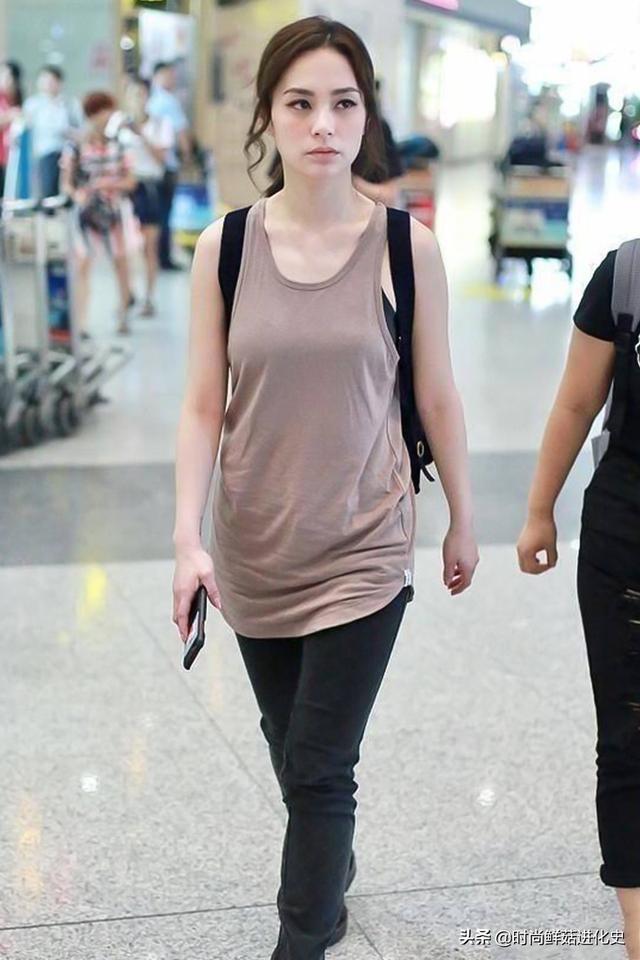 不愧是盛世美顏！鐘欣潼穿「男人汗衫」出門，卻意外秀出凹凸感    網友：上半身真搶鏡