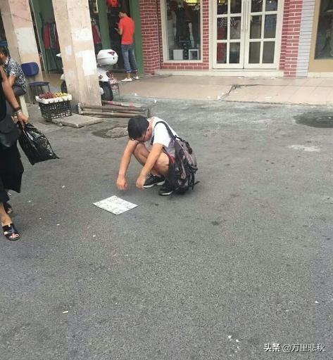 88歲老太太無兒無女，走後9輛豪車開進村來送葬，「身份」曝光後村民們恍然大悟