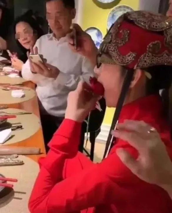 「孔雀舞神」為了跳舞不吃米飯不要孩子！獨住幾千萬神仙宮殿，二度離婚卻稱沒受傷不孤獨