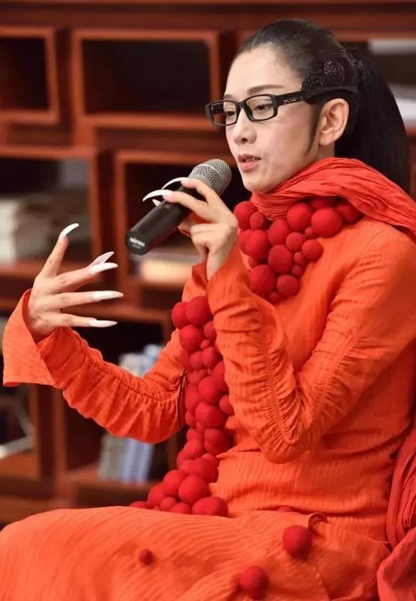 「孔雀舞神」為了跳舞不吃米飯不要孩子！獨住幾千萬神仙宮殿，二度離婚卻稱沒受傷不孤獨